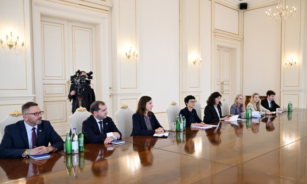 Prezident İlham Əliyev Avropa İttifaqının Genişlənmə üzrə komissarını qəbul edib- FOTO